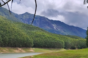 Book online taxi to Echo Point Munnar – perfect for nature lovers with hills, lake, and fresh air.	