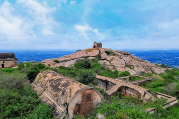 Rayakottai Fort - Explore with Online Taxi and Cab Booking Discover the historic Rayakottai Fort with cab booking services for a seamless journey.