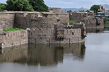 Vellore Fort - Explore History with Taxi & Cab Services Discover Vellore Fort's rich history with convenient taxi and cab services for a comfortable trip.