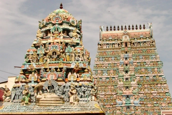 Online Taxi Booking To Visit Sarangapani Temple, Kumbakonam Visitors book local taxi rides online for a quick trip to Sarangapani Temple in Kumbakonam.