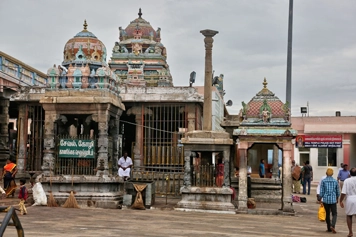 Visit Palani Temple by Booking Taxi & Cab Online Devotees visit Palani Temple with customized vehicle booking available through our online taxi booking platform.
