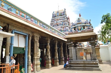 Visit Thiru Avinankudi Temple Online Taxi Booking Available Devotees visit Thiru Avinankudi Temple with online pre-booked taxi services for local sightseeing.