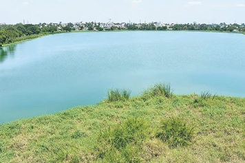 Scenic Tindivanam Lake View – Book Cab for a Serene Trip Enjoy the beautiful view of Tindivanam Lake with a reliable taxi or cab ride for a peaceful journey.