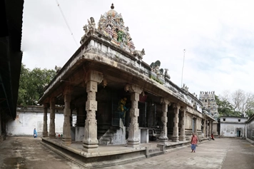 Travel to Thiruvetkulam Temple by One-Way Online Cab Booking People enjoy a hassle-free one-way cab ride to Thiruvetkalam Temple with online booking
