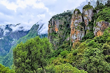 Visit Pillar Rocks Booking Taxi, Cab or Bus Rentals Easily Book your ride to Pillar Rocks with our comfortable car tempo or bus services at any anytime