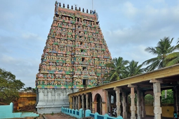 Book a Cab to Visit Adi Kumbeshwarar Temple, Kumbakonam Pilgrims hire a cab for their trip to Adi Kumbeshwarar Temple by booking a cab online