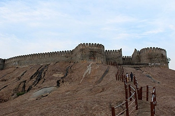 Weekend Getaway to Namakkal Fort Through Online Taxi Ride Enjoy a weekend sightseeing trip to Namakkal Fort with an online Taxi booking for a smooth ride