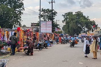 Travel to Namakkal Market By Booking Local Cabs Families travel to Namakkal Market with local cab booking and safe services