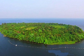 Visit Pathiramanal Island with a taxi or cab for a scenic getaway. Enjoy boating and nature.