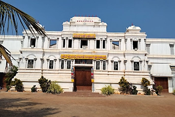 Visit Kamban Manimandapam - Taxi Services Available Explore Kamban Manimandapam with taxi services for a comfortable journey to the landmark.