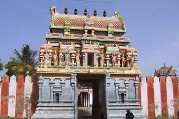 Visit Kathir Narasinga Perumal Temple with Car Rental Reach Kathir Narasinga Perumal Temple effortlessly by onlne booking a reliable taxi or Cab.