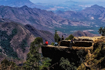 Book a Cab to Dolphin’s Nose for a Scenic Kodaikanal Trip Ride safely from Trichy to Dolphin’s Nose with online cab booking for stunning views and scenic beauty.