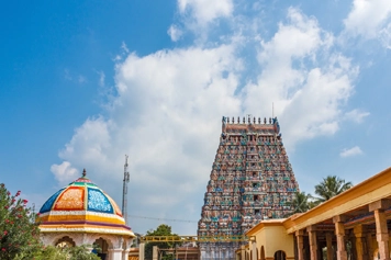 Kumbeswarar Temple Sightseeing With Trusted Cabs to Kumbakonam Tourist uses trusted cab services for a comfortable sightseeing vacation trip in Kumbakonam