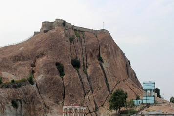 Plan Your Namakkal Fort Trip With One Way Drop Taxi Passenger enjoys a convenient Namakkal Fort trip with one-way drop taxi booking via online