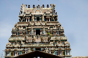Car Booking for Suryanar Navagraha Temple Trip Traveler books a custom car online for a peaceful pilgrimage to Suryanar Navagraha Temple