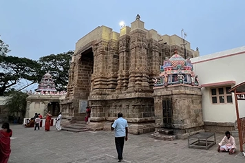 Book Local Cabs Online to Visit Thirunageswaram Rahu Temple Book local cabs online for pilgrimage trips to Thirunageswaram Rahu Temple with family and friends.