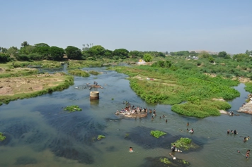 Plan a Thamirabarani Trip by Booking a Local Taxi Online Traveler uses online booking for a scenic journey to Thamirabarani River in a custom vehicle