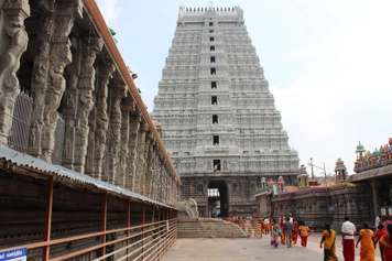Visit Arunachaleswarar Temple with a Custom Car Rental Online Book a car, cab, or tempo online to visit Arunachaleswarar Temple in Tiruvannamalai with ease.