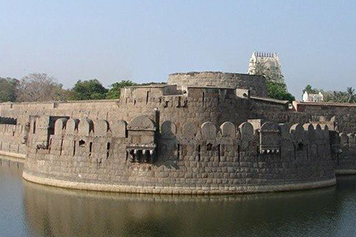 Explore Vellore Fort with Secure Online Taxi or Car Booking Visit historic Vellore Fort with ease by booking a car or taxi online for a relaxed trip.