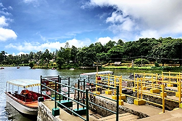 Visit Yercaud Lake from Trichy with Safe Local Cab Services Enjoy a local round trip from Trichy to Yercaud Lake by booking a cab with trusted service